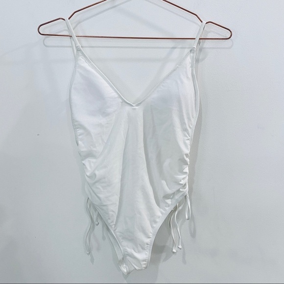 NEW Kendall & Kylie white one piece - Picture 2 of 9